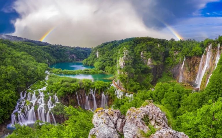 View of Plitvice Lakes National Park with turquoise waterfalls and forest – Erasmus+ Teacher Training Courses Zagreb